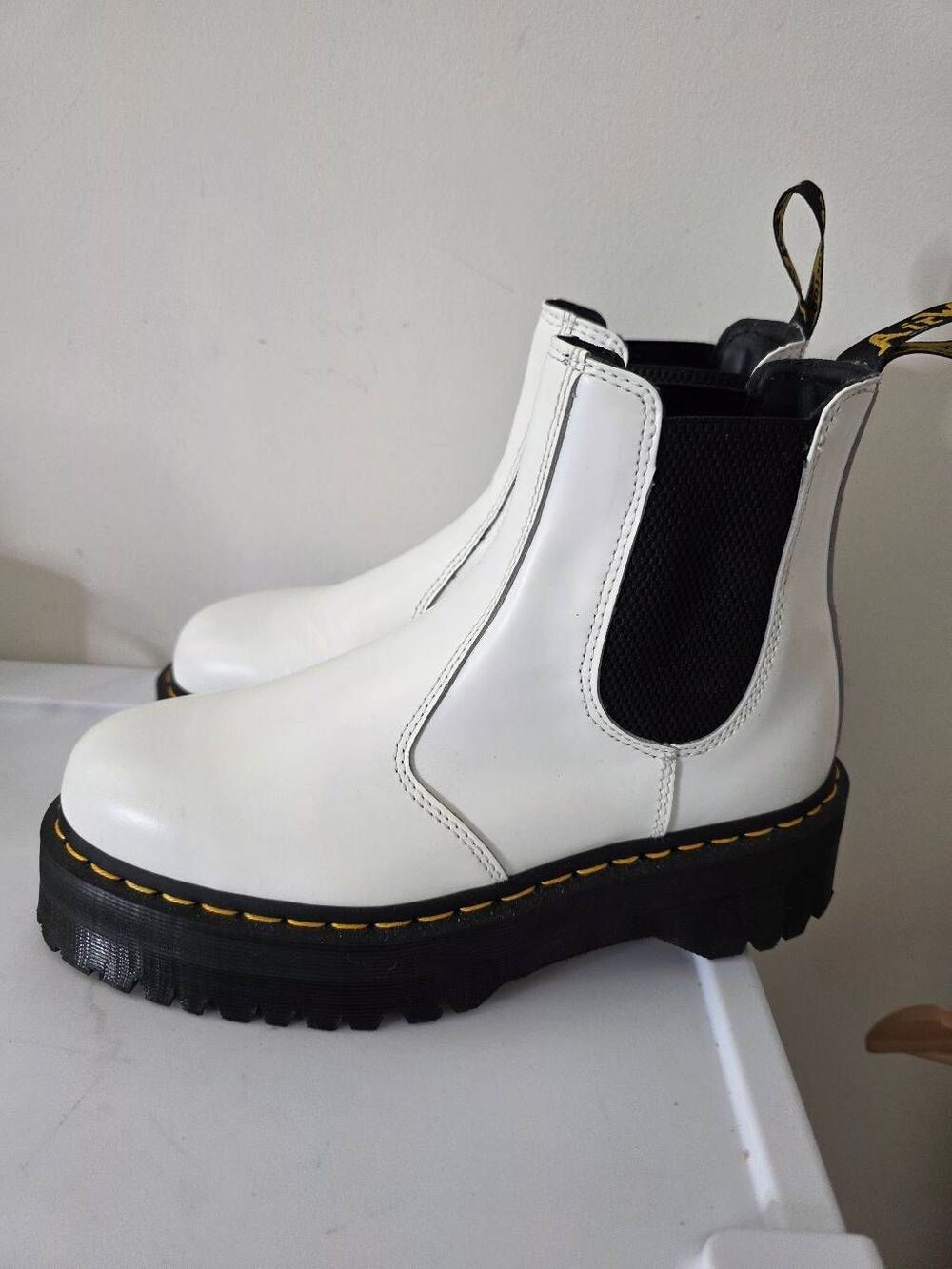 DR. MARTENS 2976 Quad Platform Womens White Chelsea Boots M8/W9